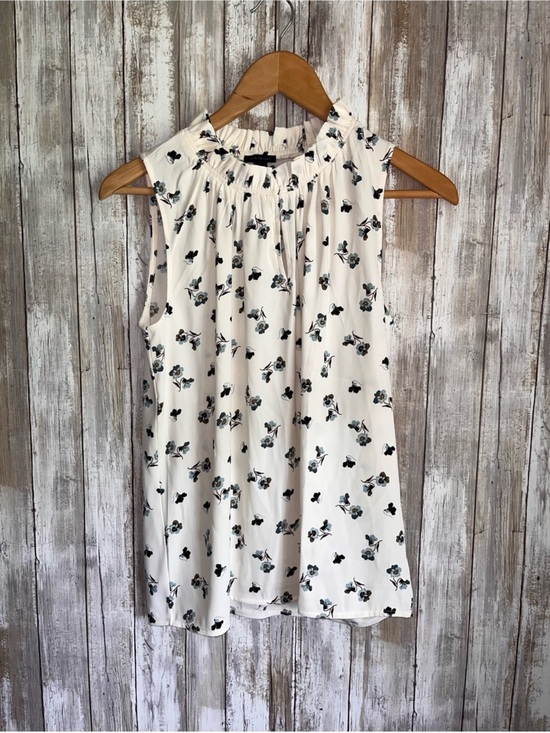 Ann Taylor Tops - NWT Ann Taylor Floral Ruffle Neck Sleeveless Blouse Cream XS Career Top
